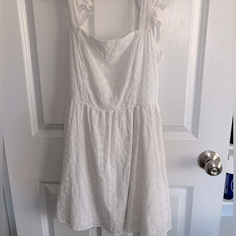 Pretty White dress. Size M